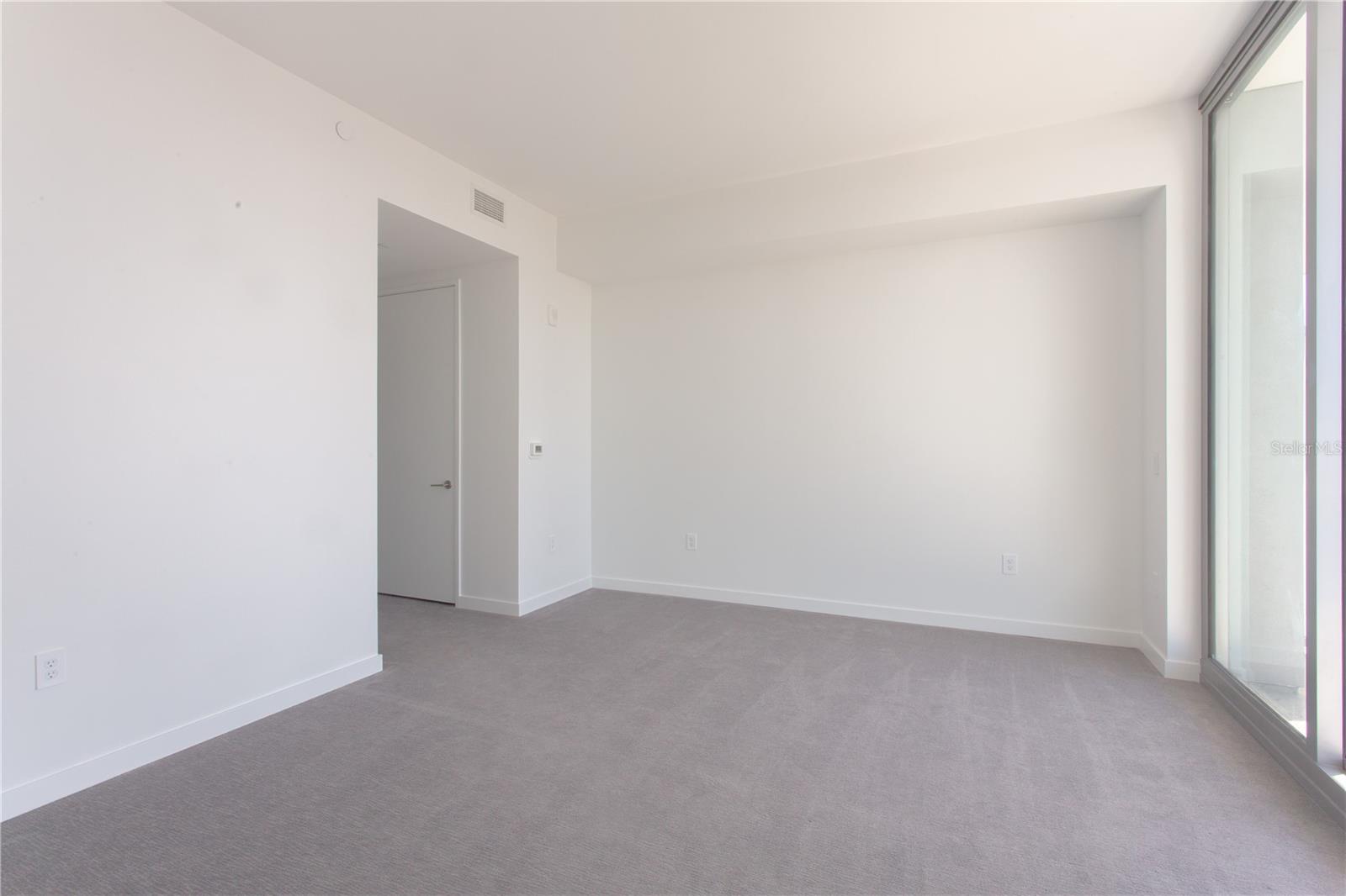 400 CENTRAL AVE #2906