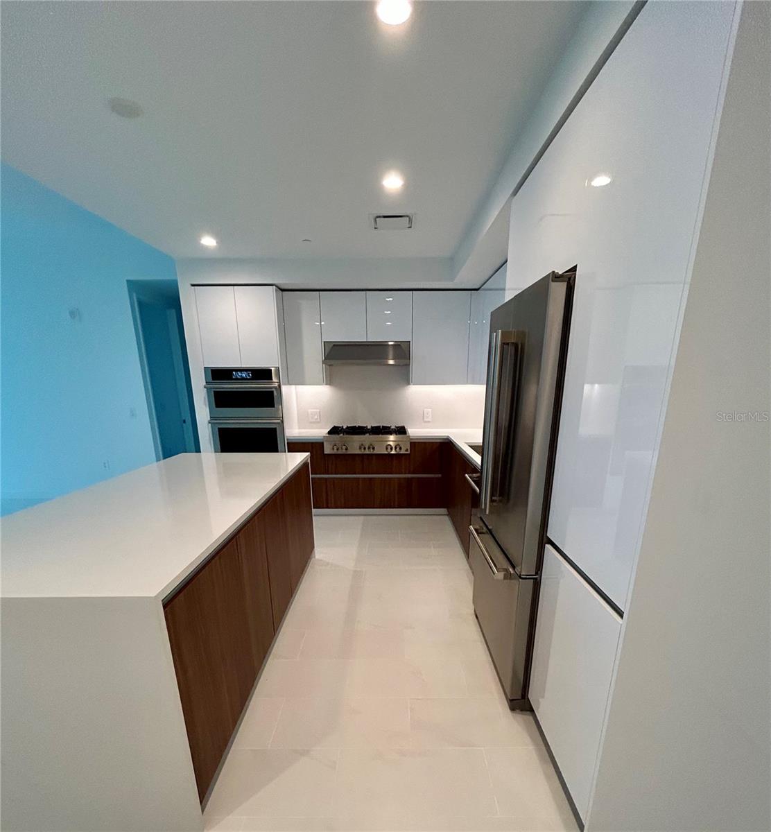 400 CENTRAL AVE #2906