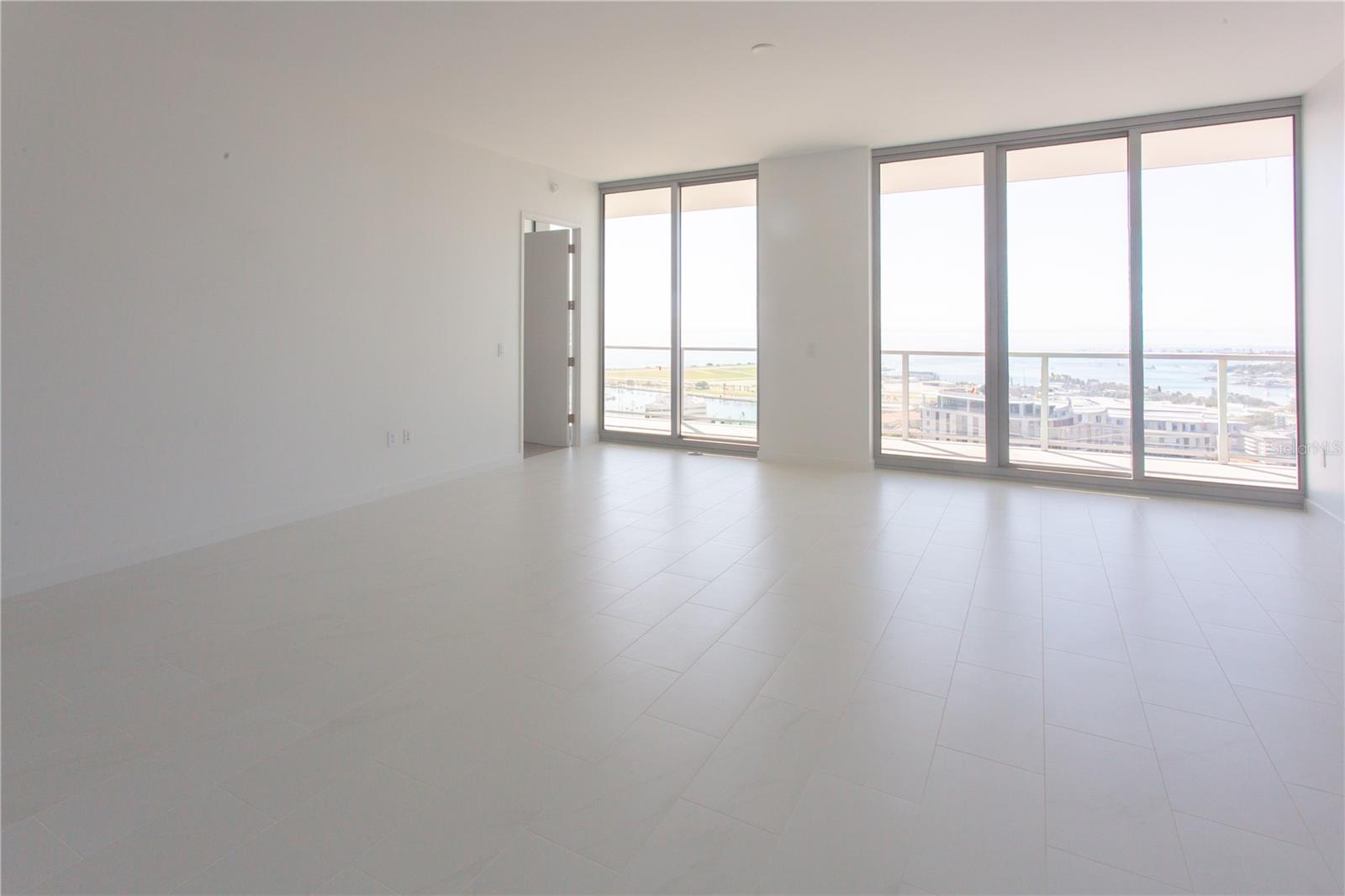 400 CENTRAL AVE #2906