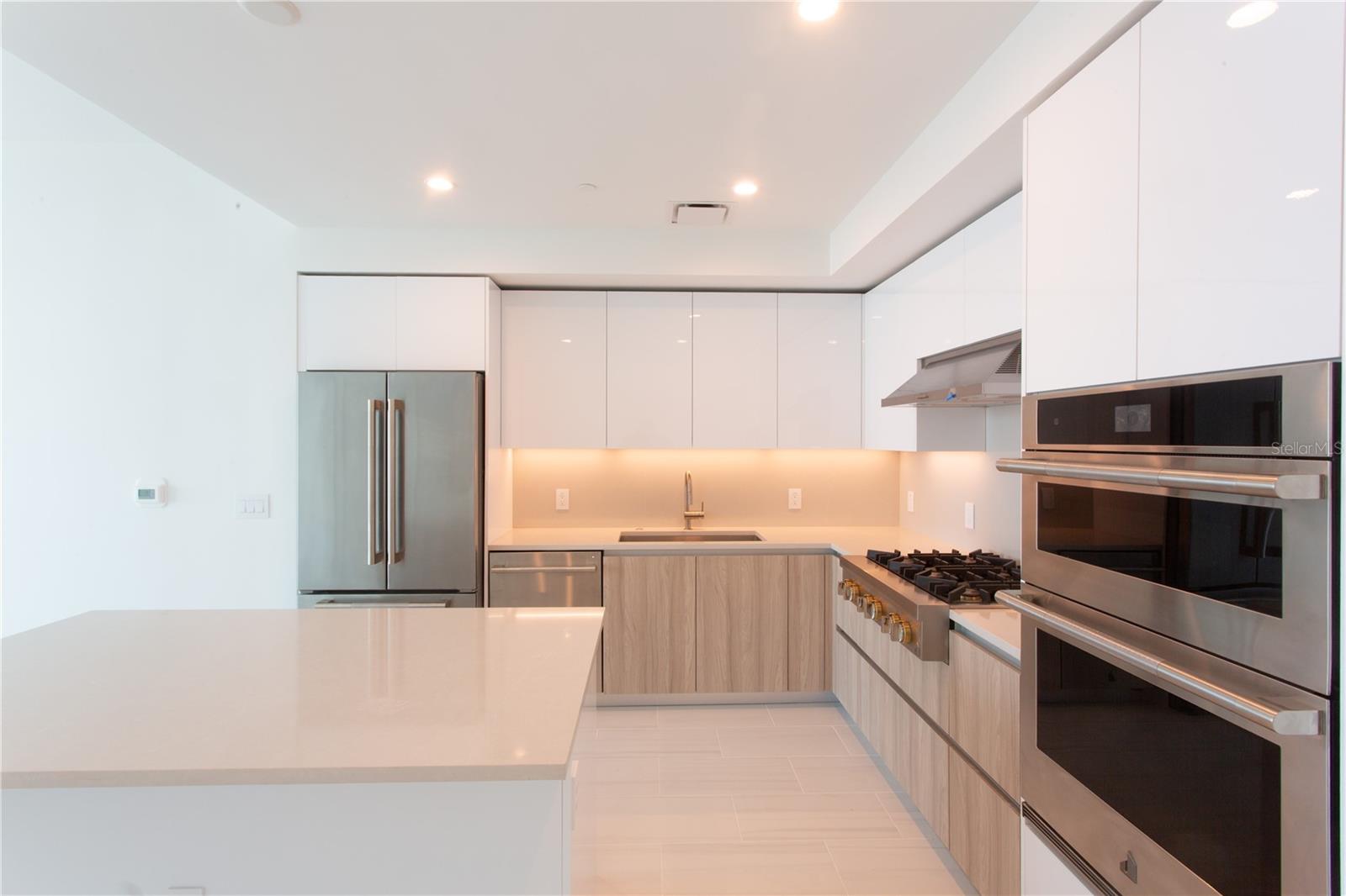 400 CENTRAL AVE #2001