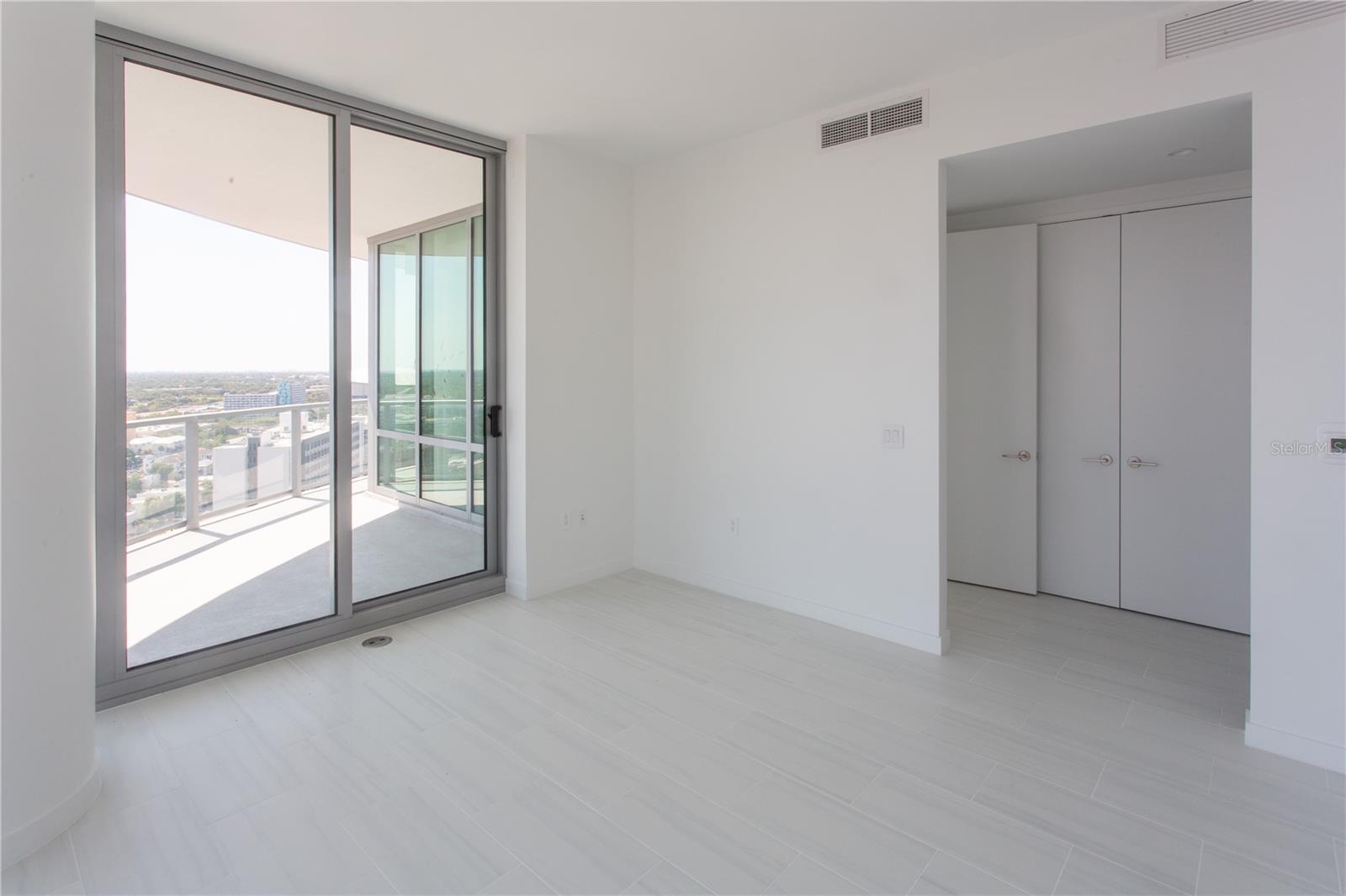 400 CENTRAL AVE #2001