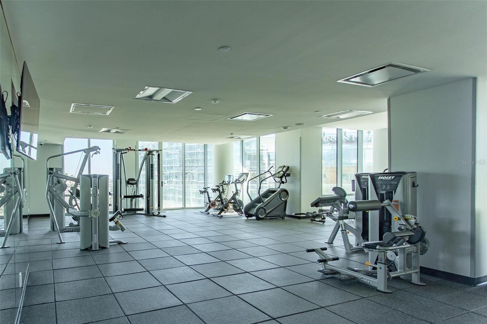 400 CENTRAL AVE #1609