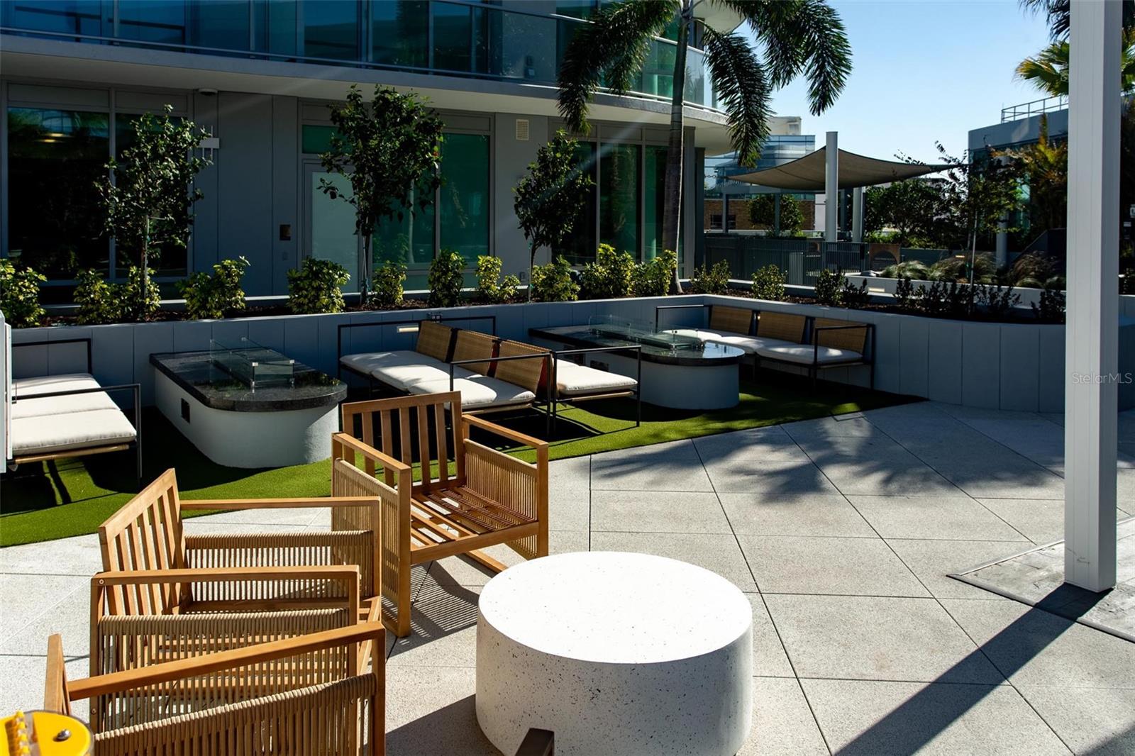 400 CENTRAL AVE #1609