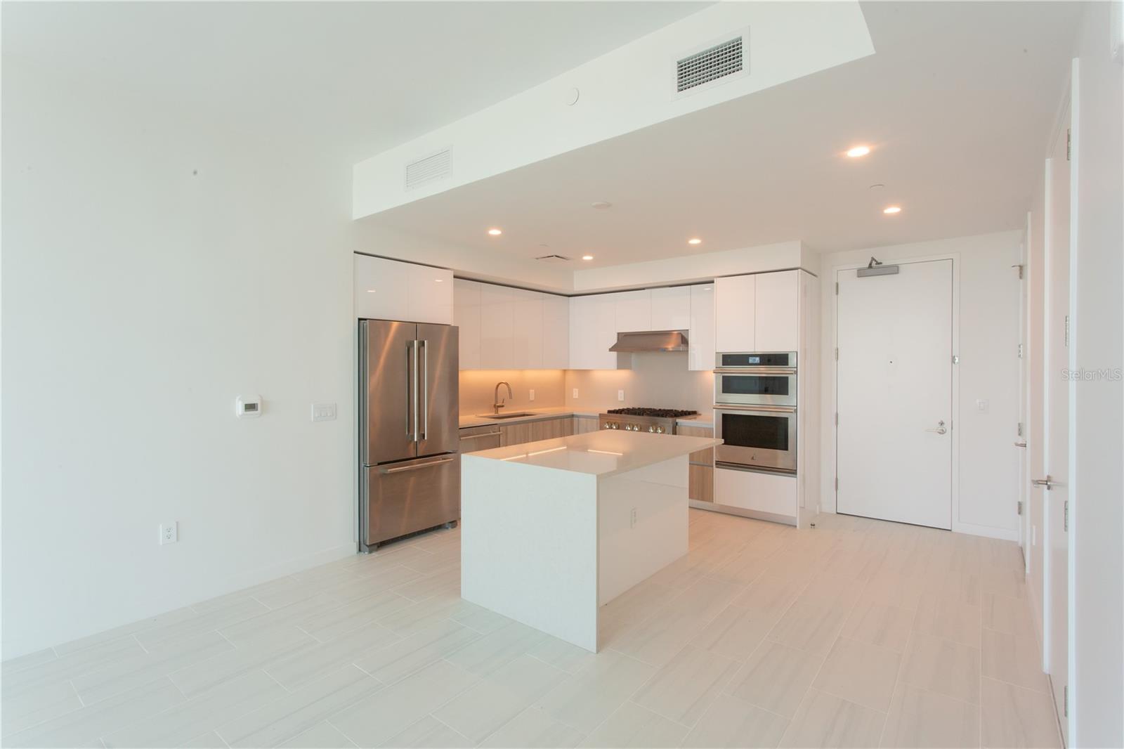 400 CENTRAL AVE #1609