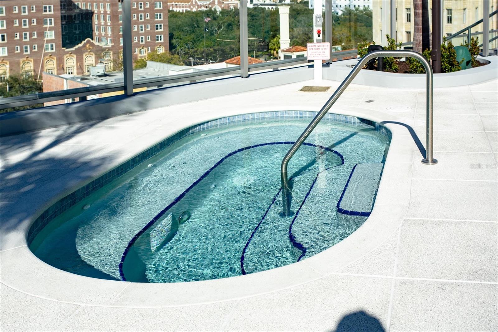 400 CENTRAL AVE #1609