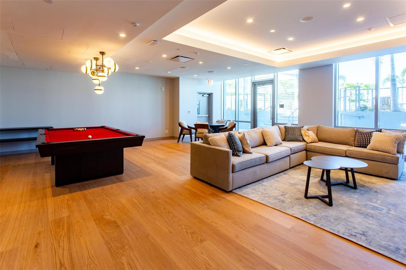 400 CENTRAL AVE #1609