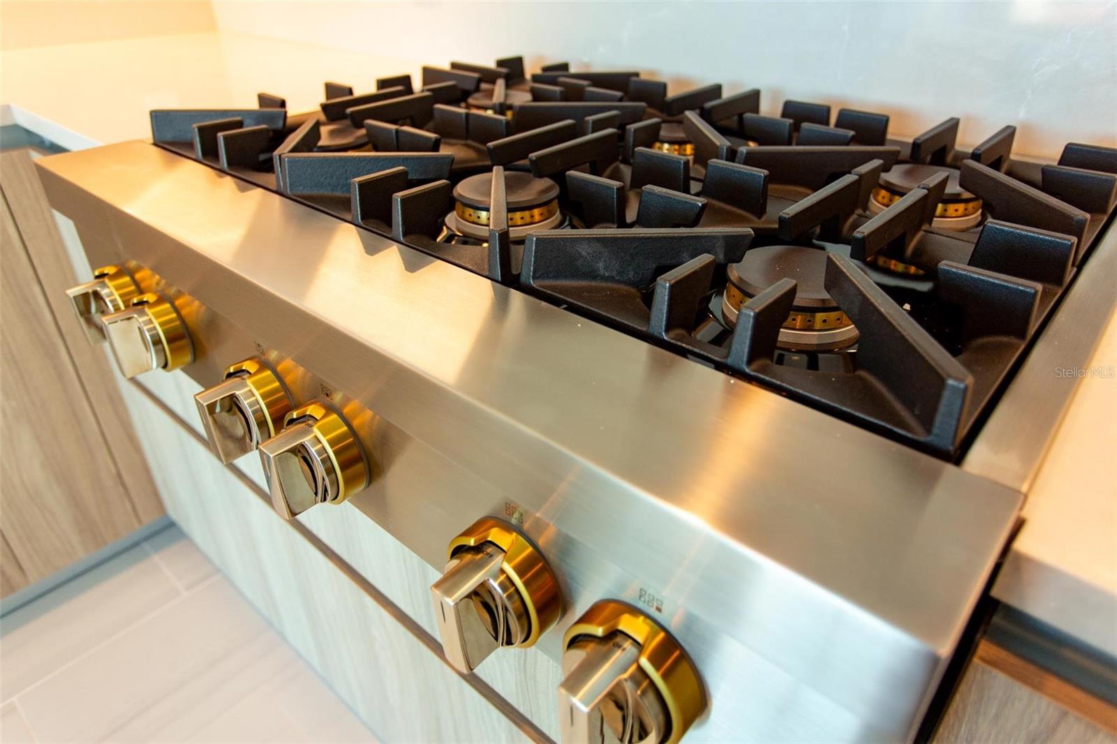 400 CENTRAL AVE #1609