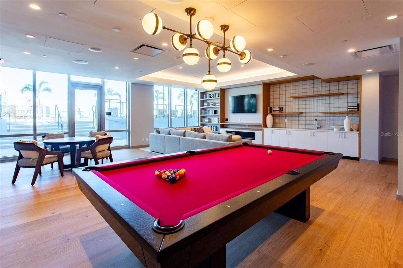 400 CENTRAL AVE #1609