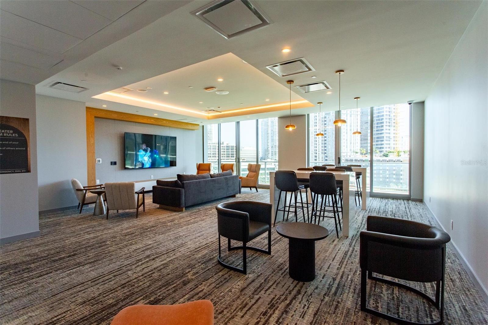 400 CENTRAL AVE #1609