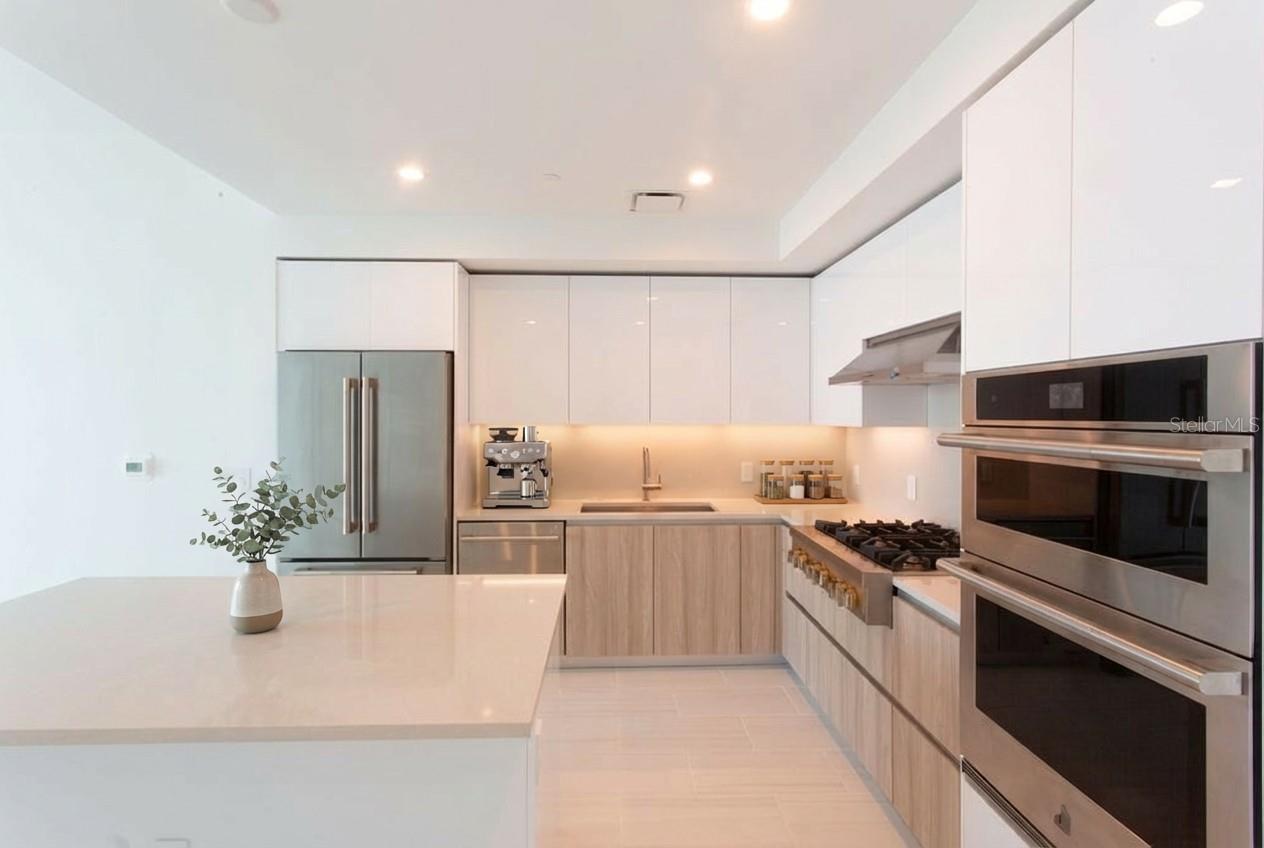 400 CENTRAL AVE #1609