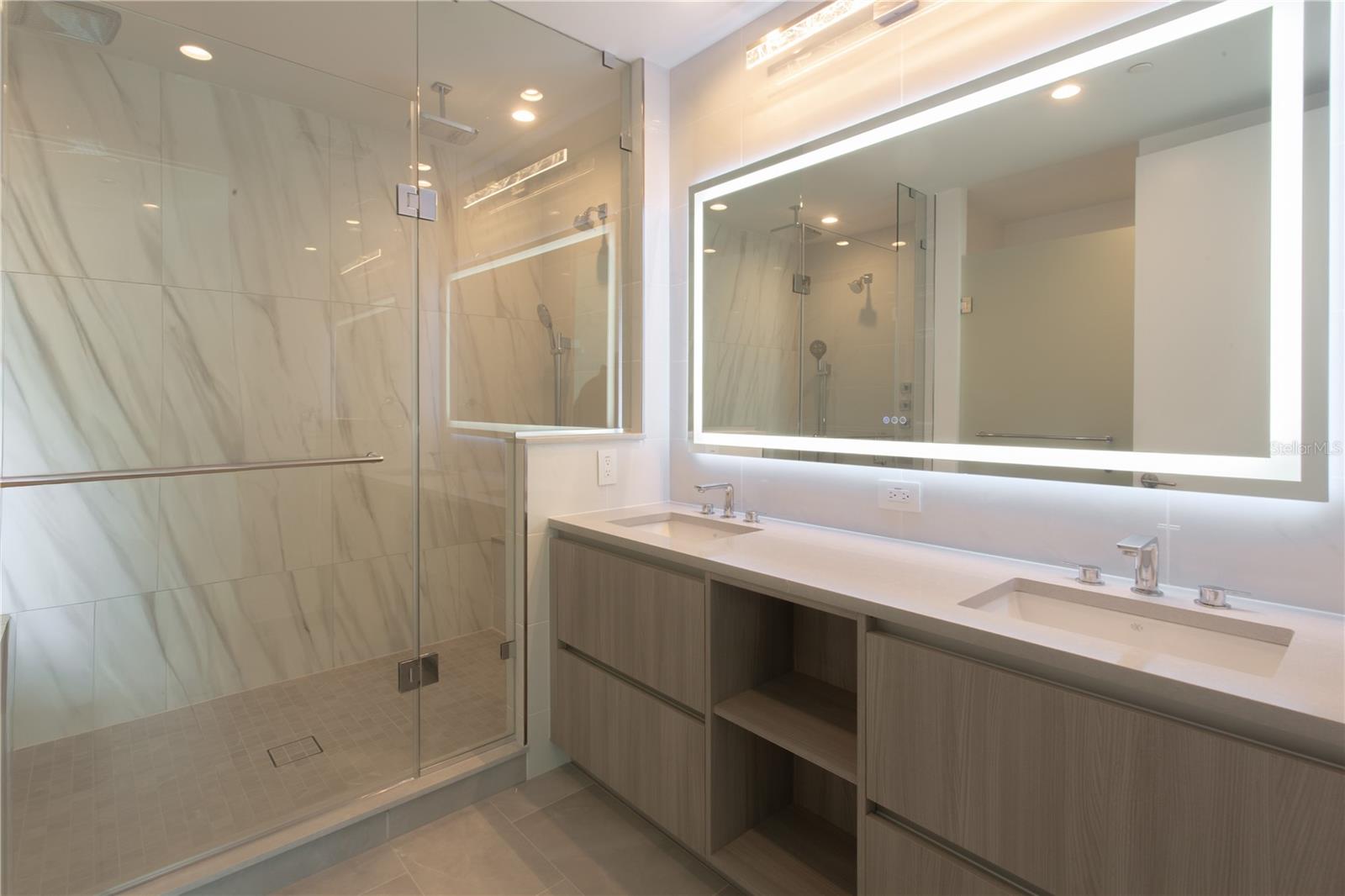 400 CENTRAL AVE #1806
