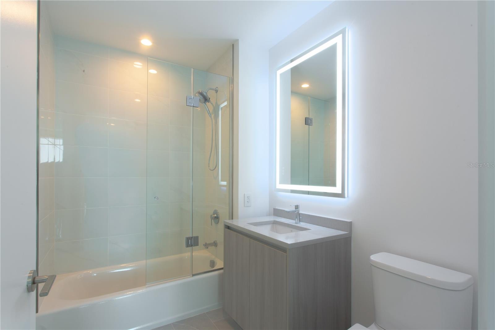 400 CENTRAL AVE #1806