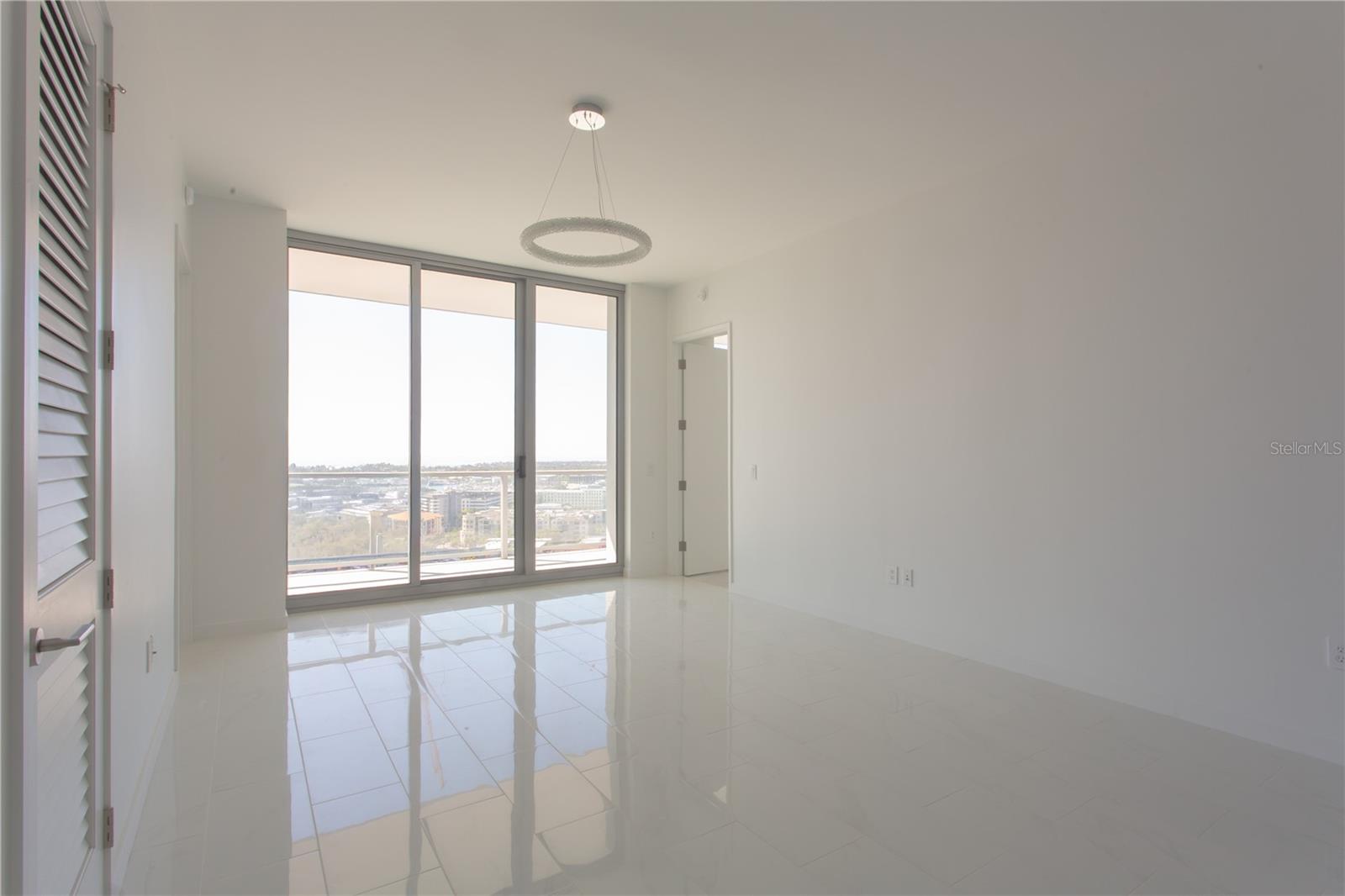 400 CENTRAL AVE #1806