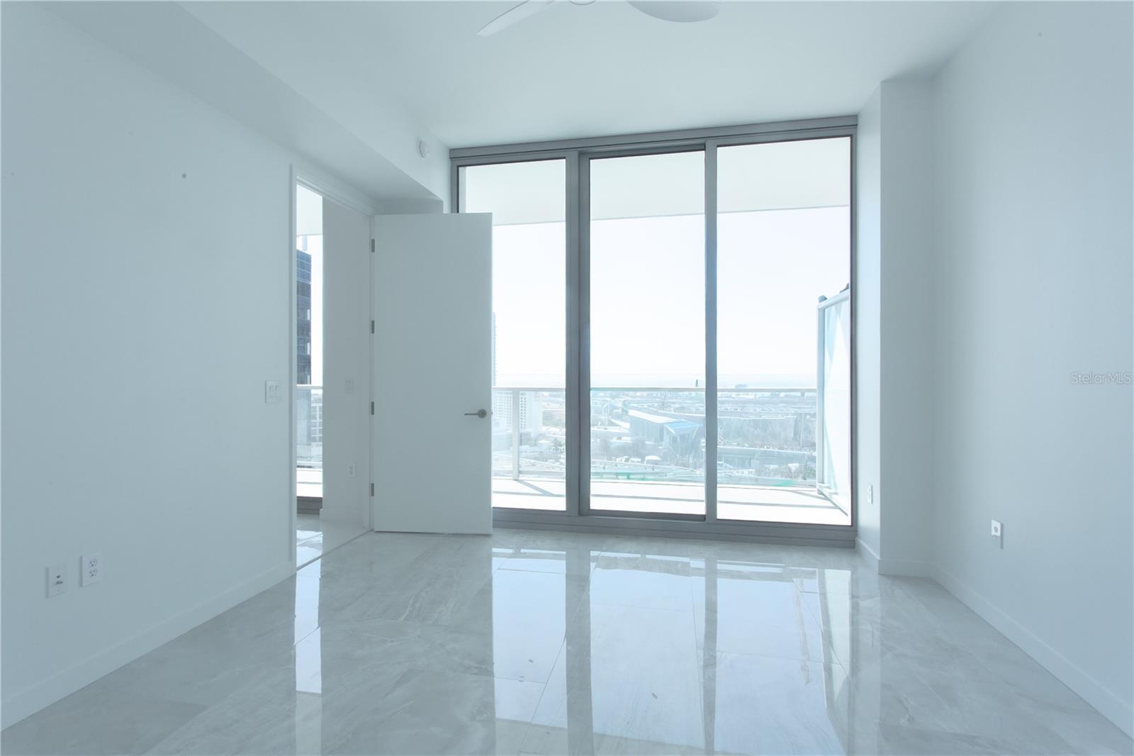 400 CENTRAL AVE #1806