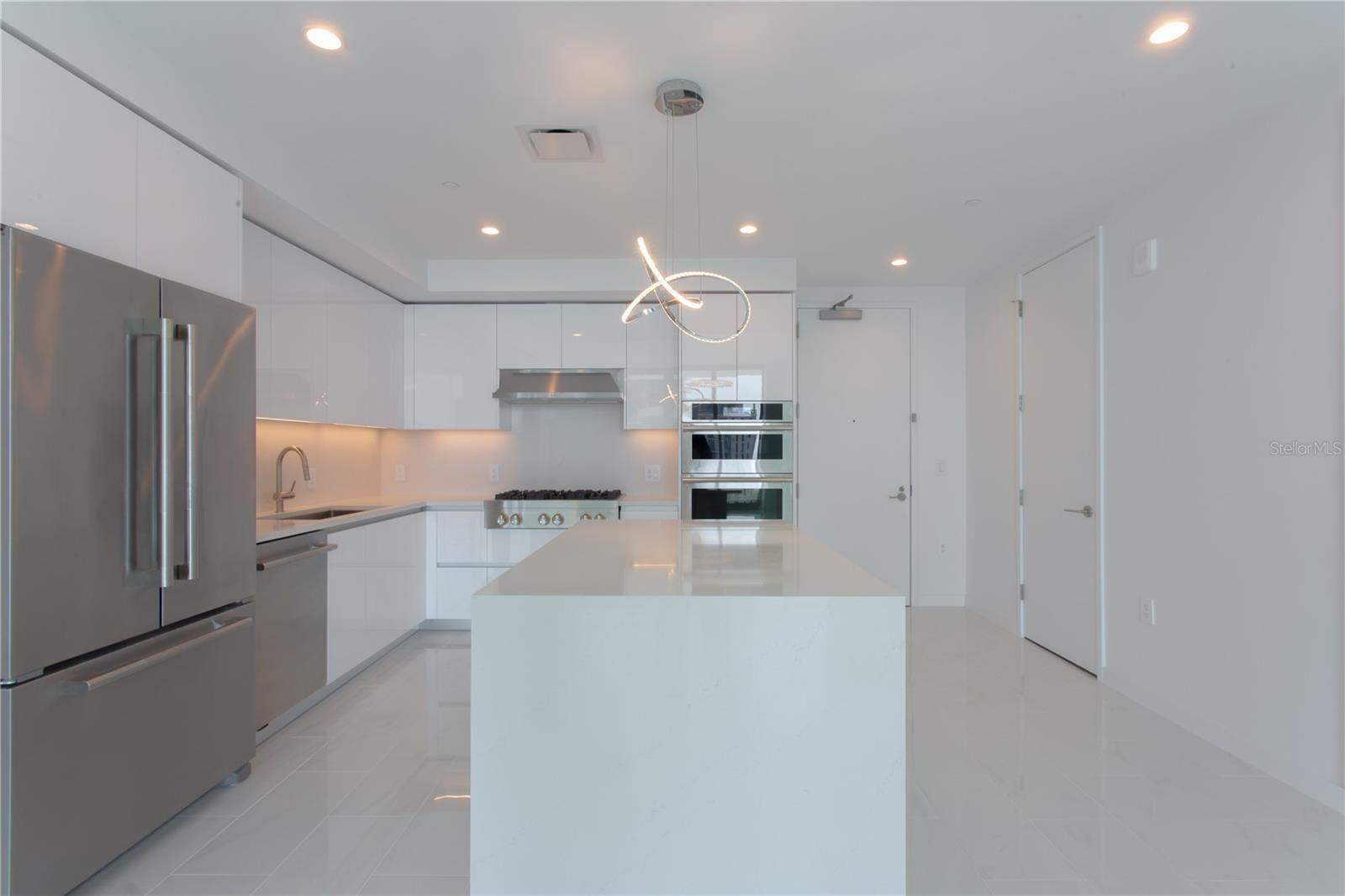400 CENTRAL AVE #1806