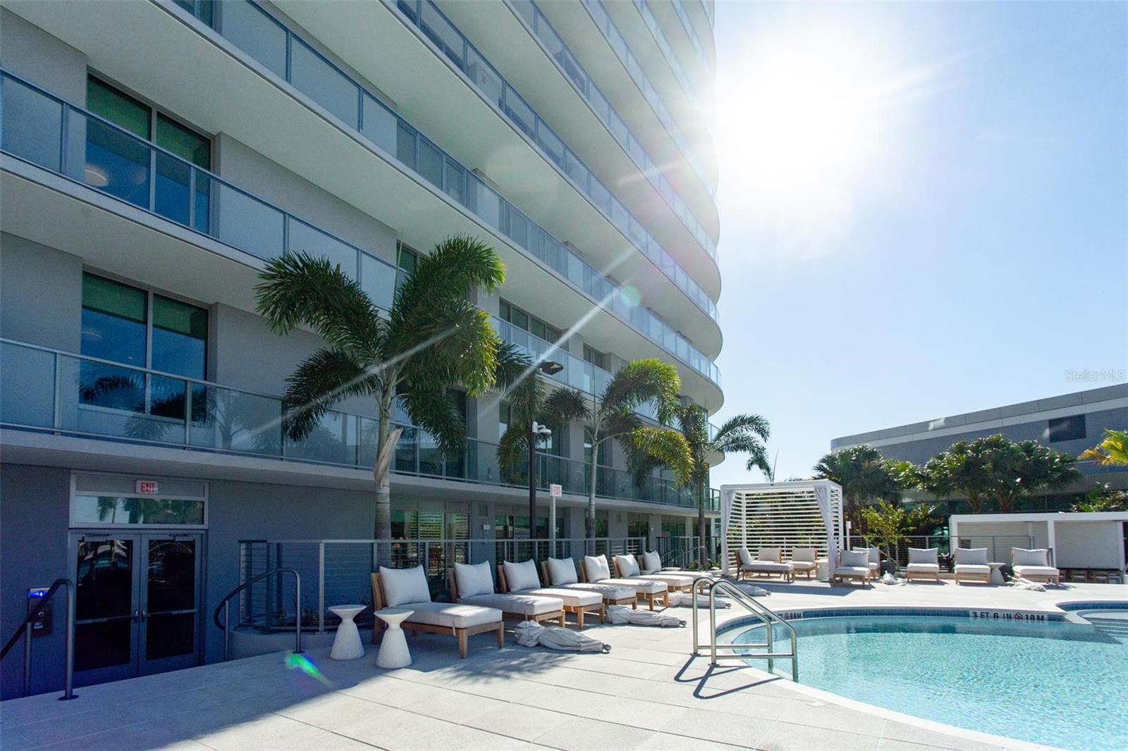 400 CENTRAL AVE #1806