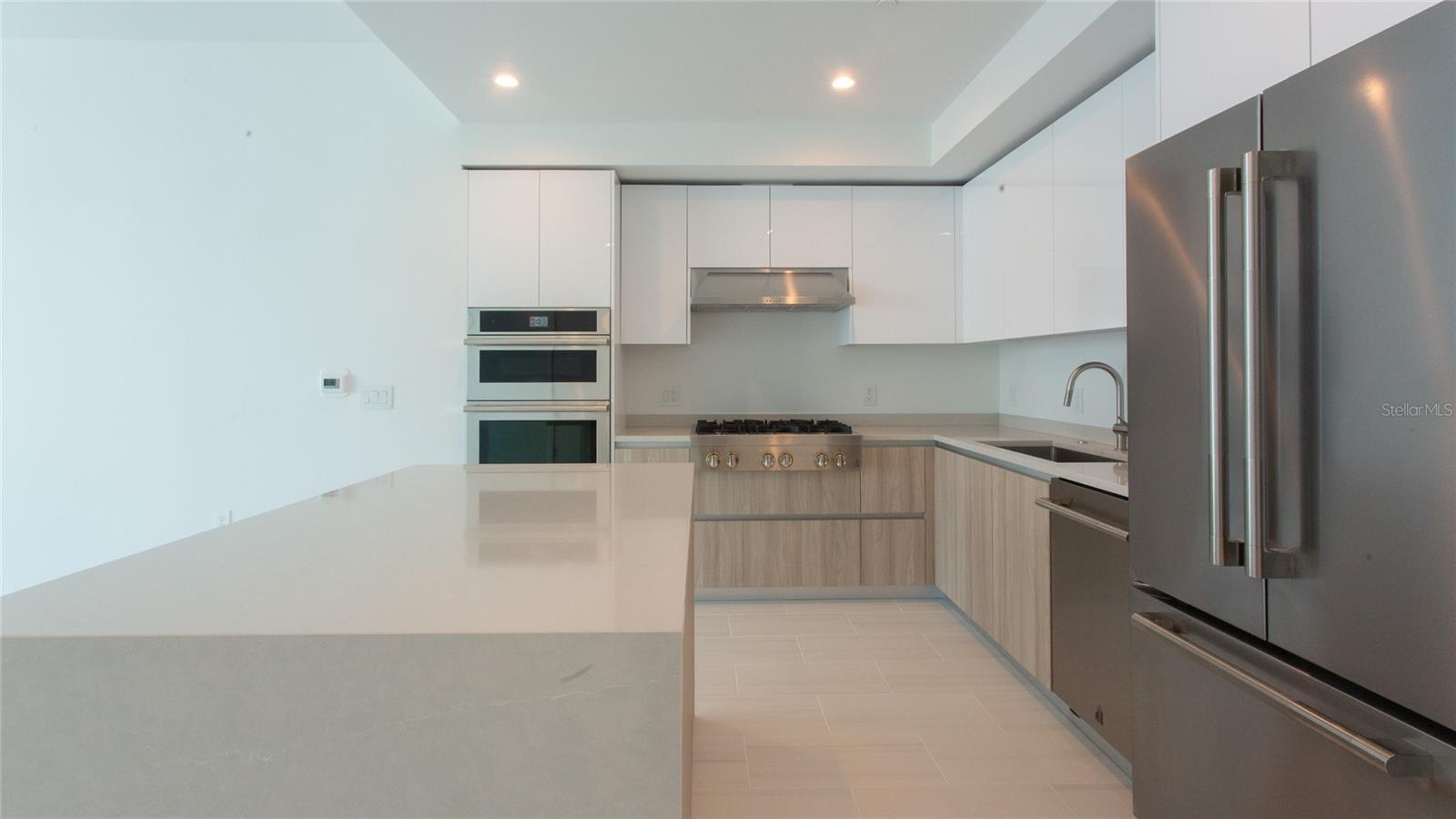 400 CENTRAL AVE #1003