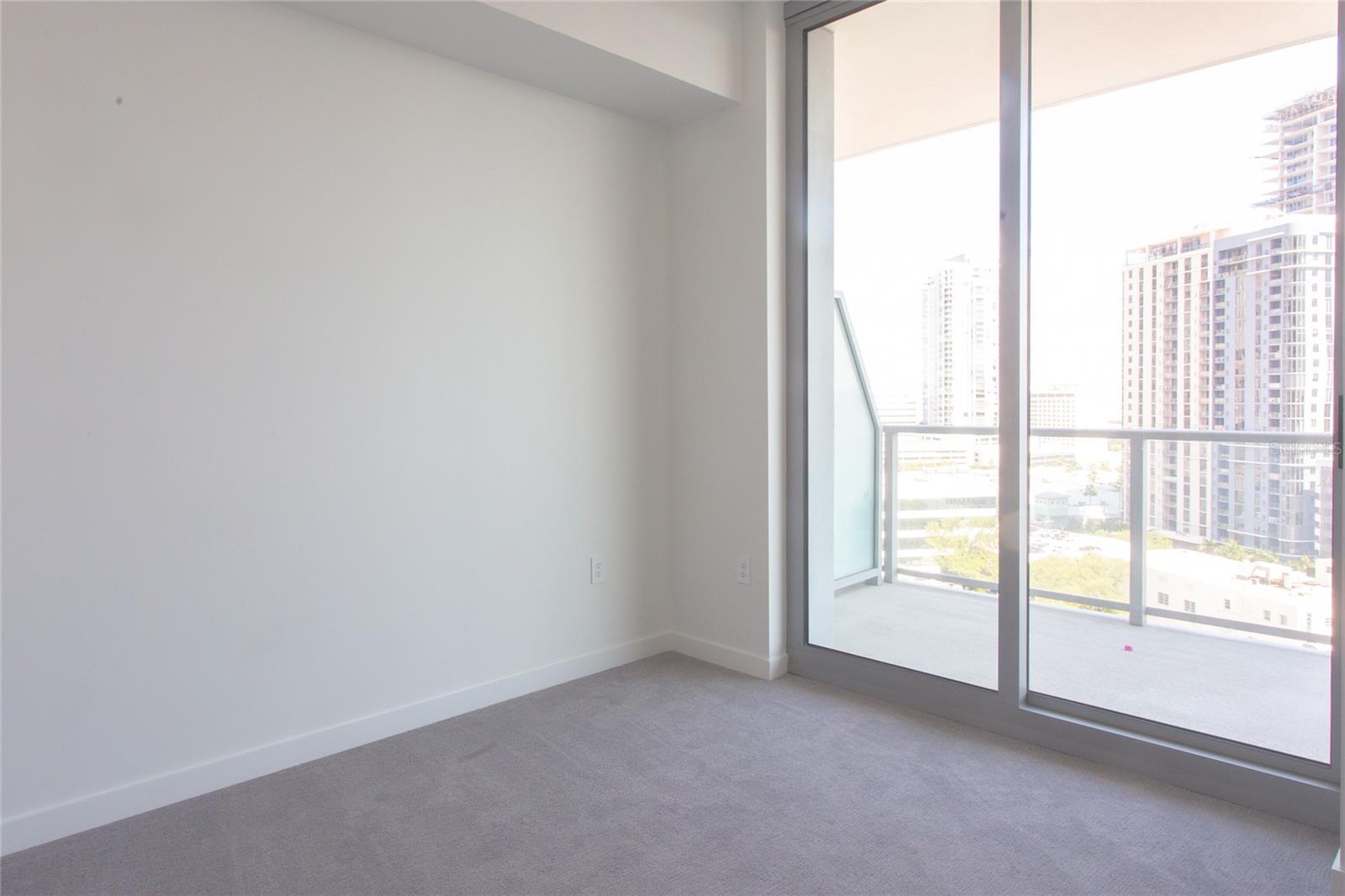 400 CENTRAL AVE #1003