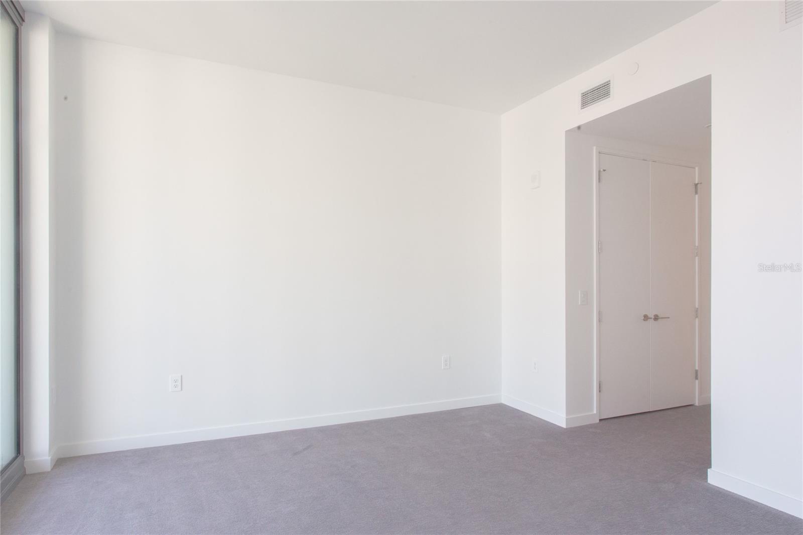 400 CENTRAL AVE #1003