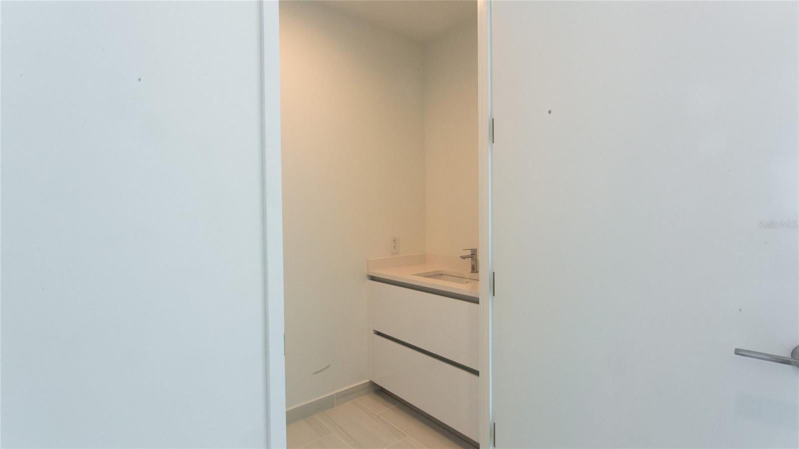 400 CENTRAL AVE #1003