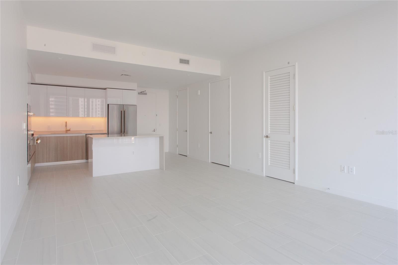 400 CENTRAL AVE #1003