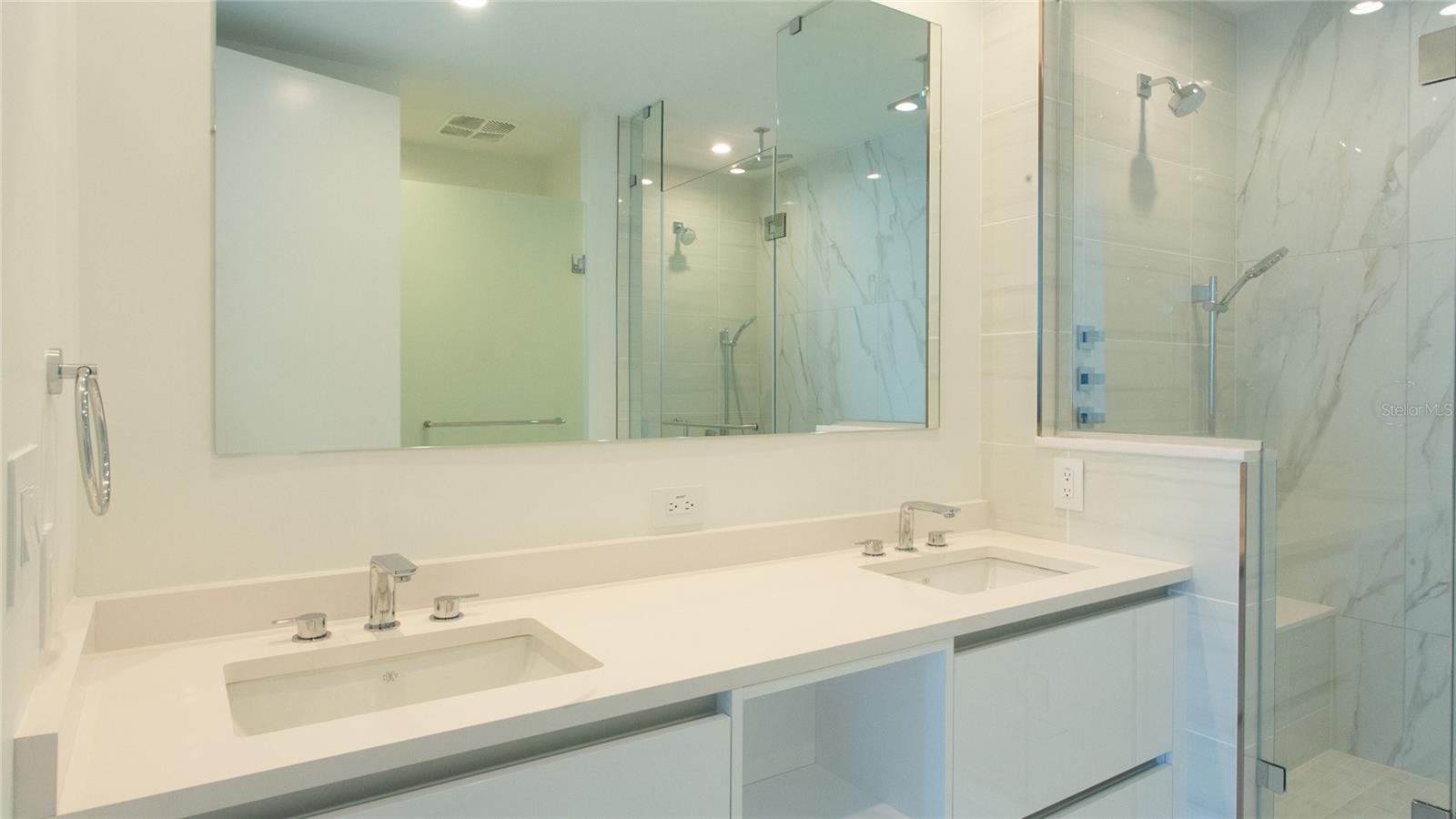 400 CENTRAL AVE #1003