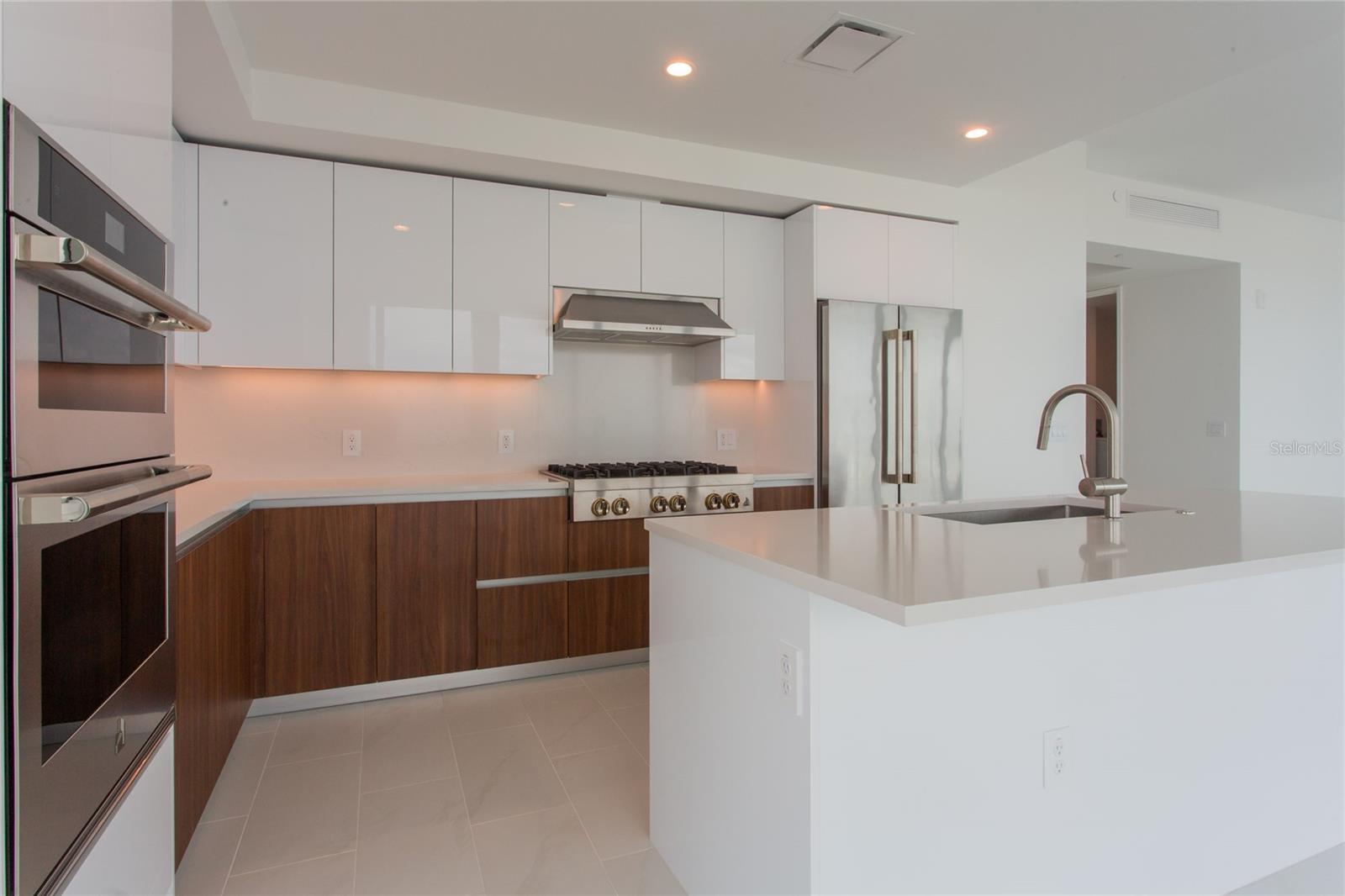 400 CENTRAL AVE #2601