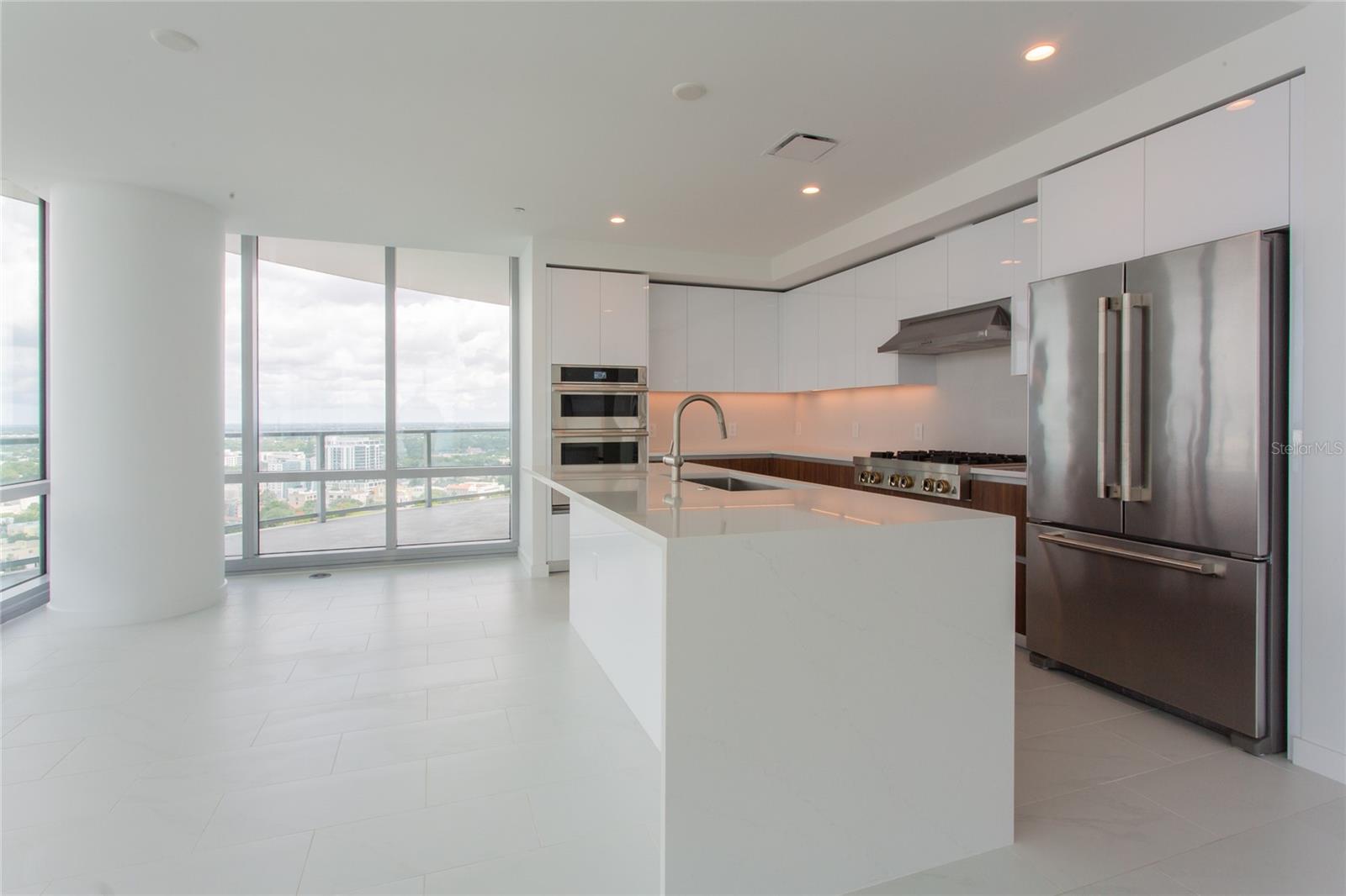 400 CENTRAL AVE #2601