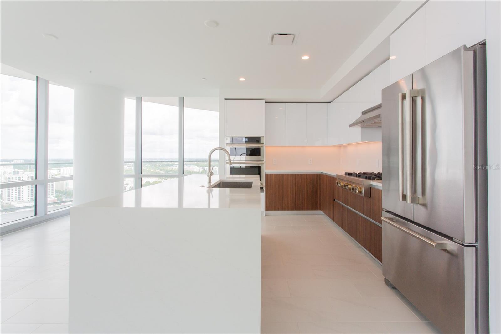 400 CENTRAL AVE #2601