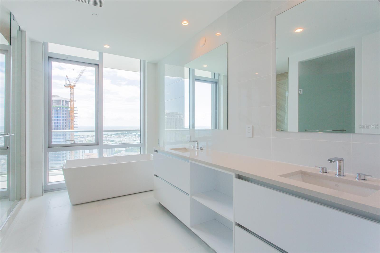 400 CENTRAL AVE #2601
