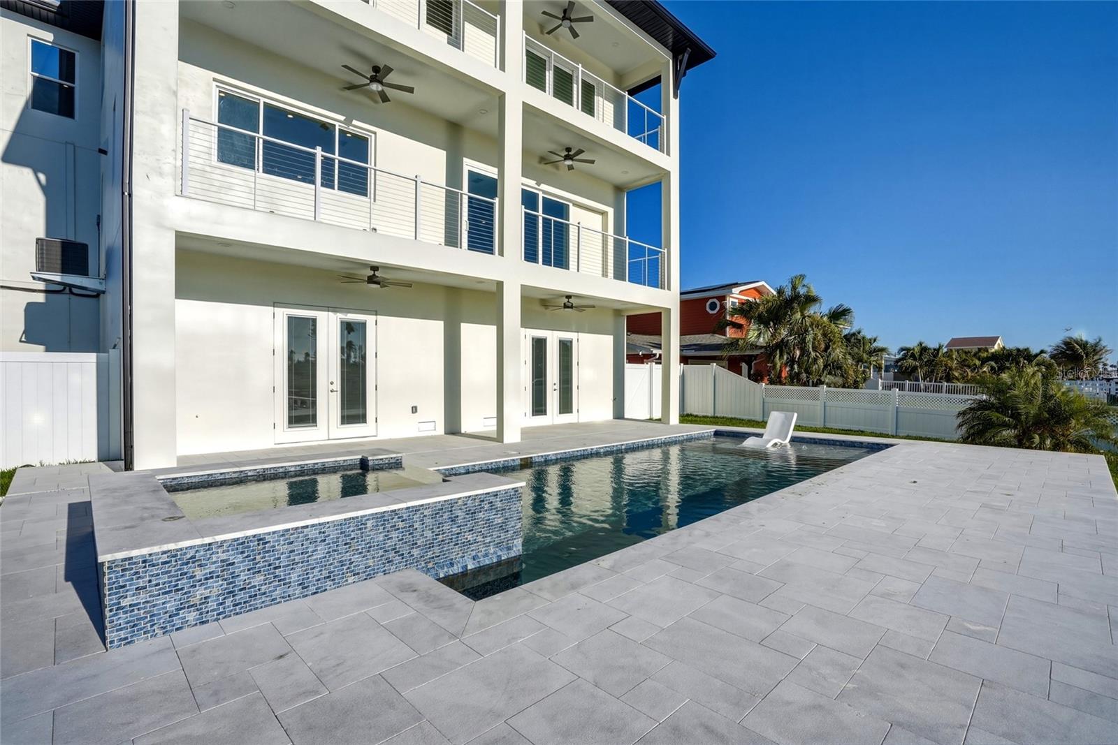 534 CRYSTAL DR
