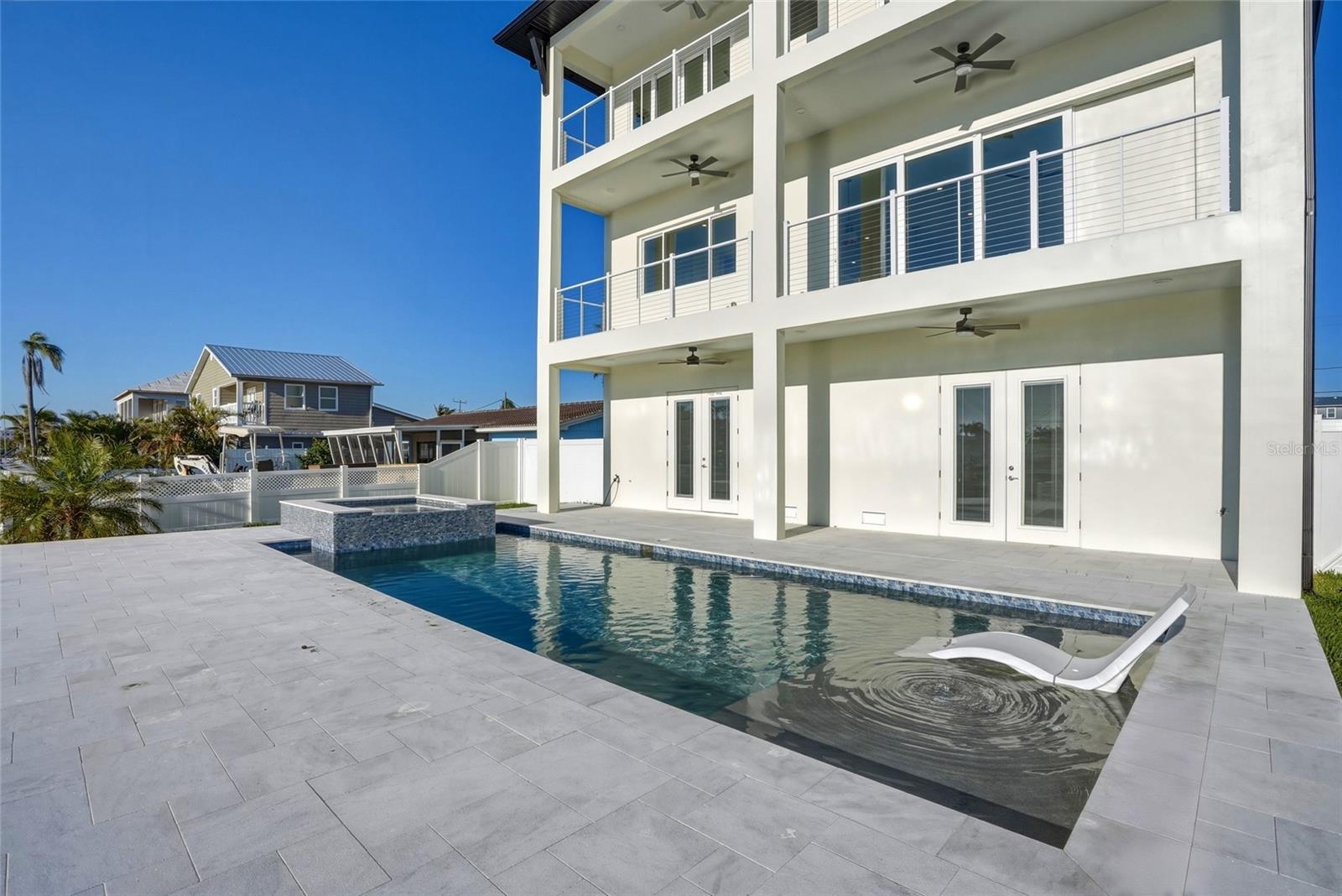 534 CRYSTAL DR