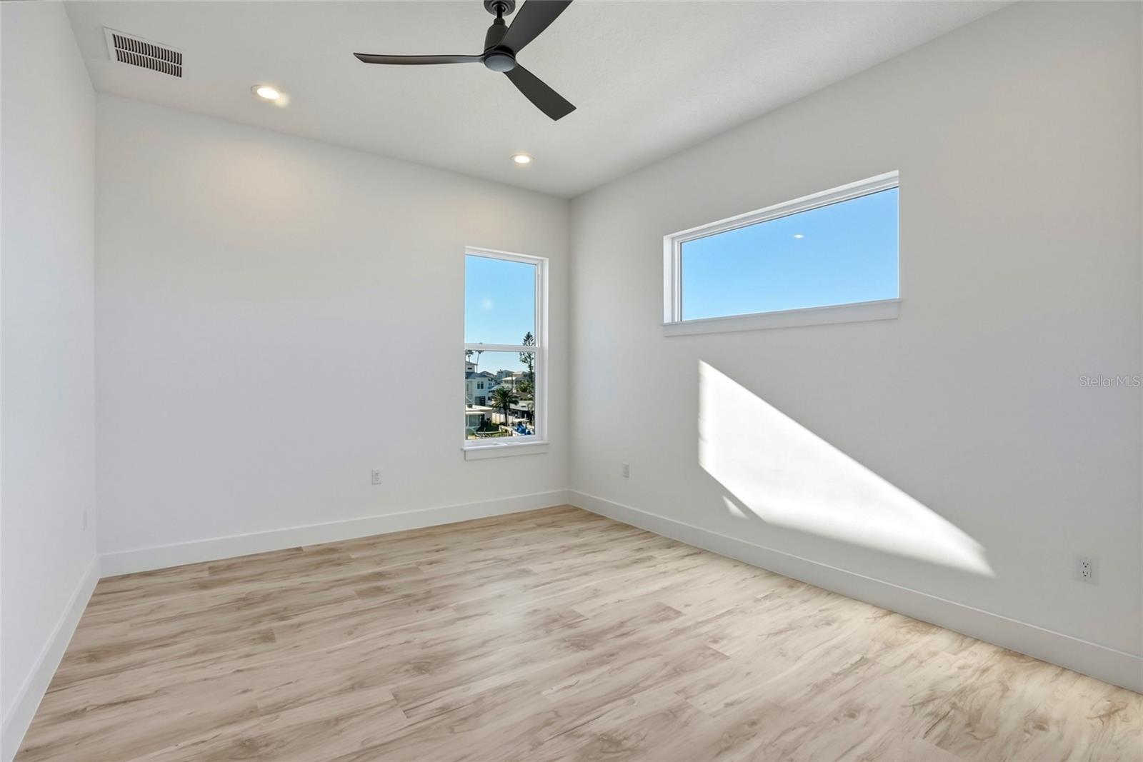 534 CRYSTAL DR