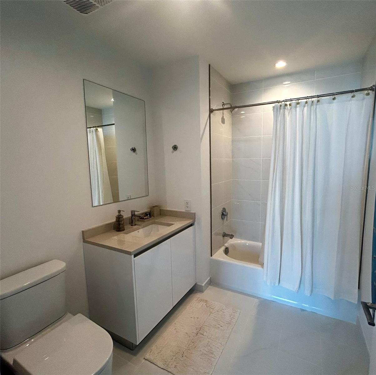 400 CENTRAL AVE #1904