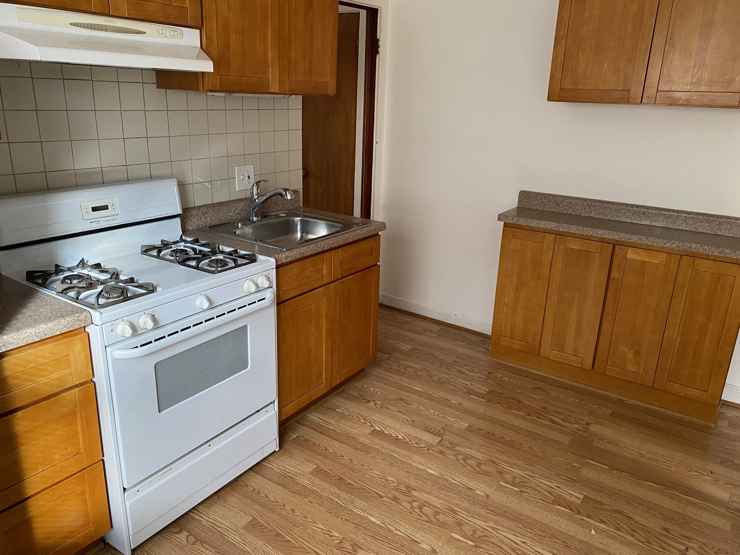 6909 W Addison Street Unit: 2W
