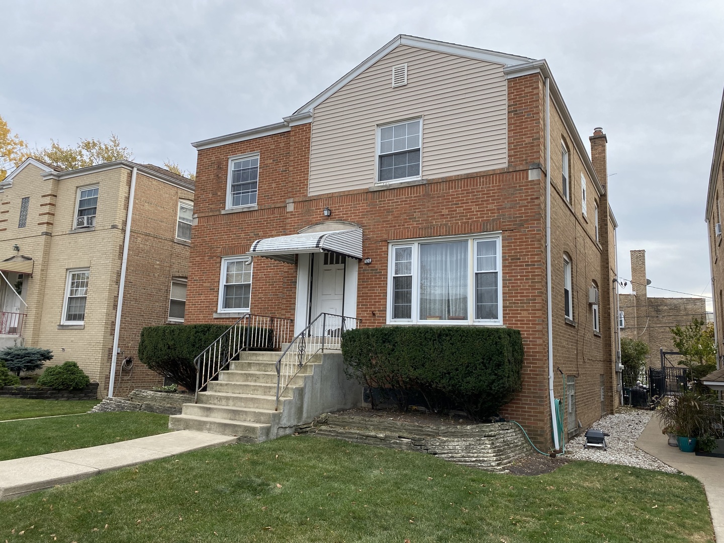 6909 W Addison Street Unit: 2W