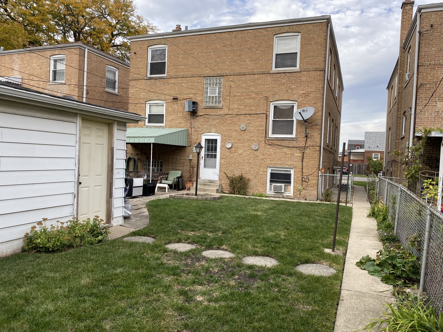 6909 W Addison Street Unit: 2W