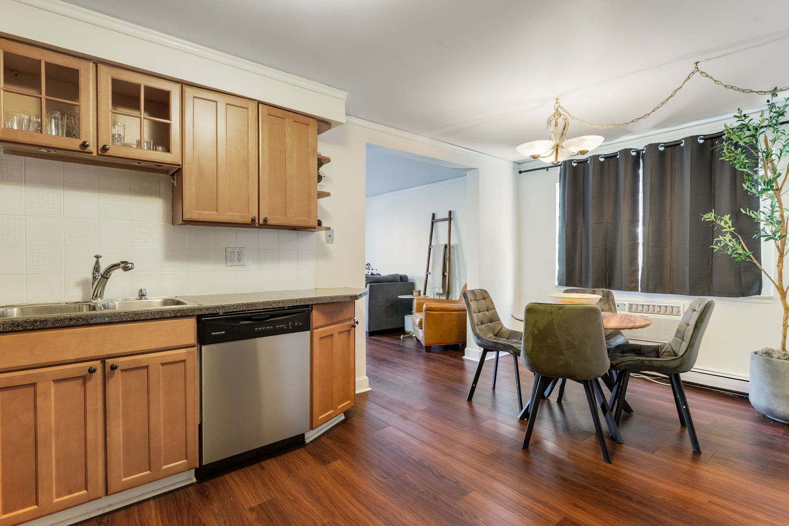 5543 W Higgins Avenue Unit: 1