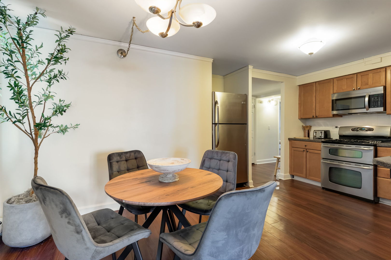 5543 W Higgins Avenue Unit: 1