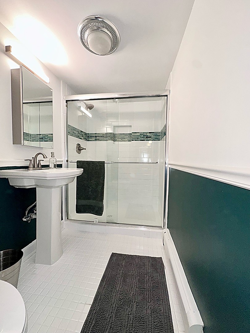 5543 W Higgins Avenue Unit: 1