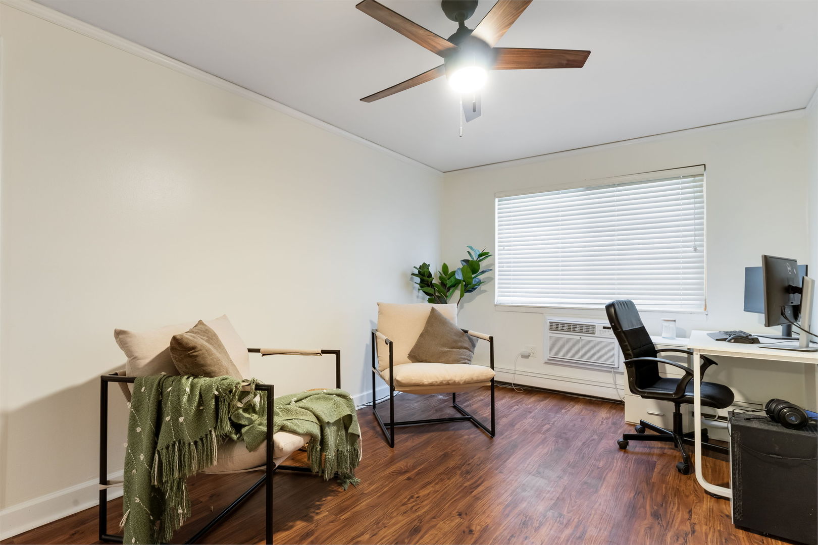 5543 W Higgins Avenue Unit: 1