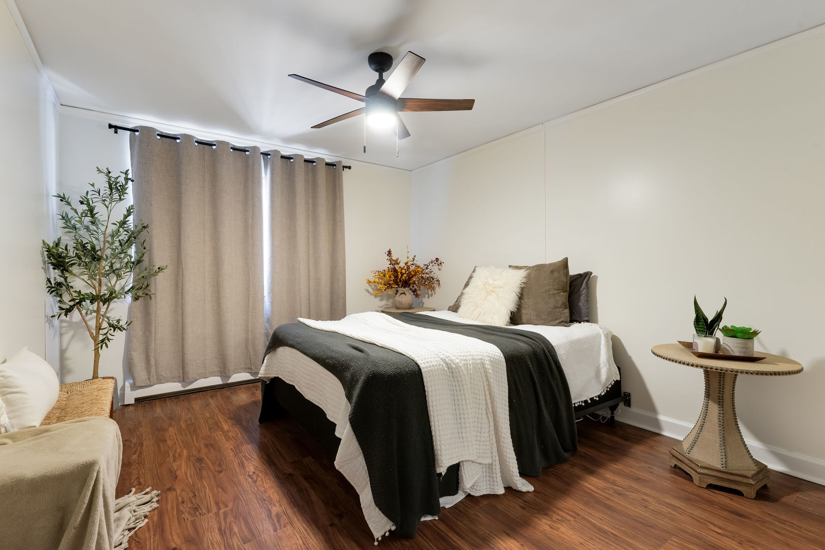 5543 W Higgins Avenue Unit: 1
