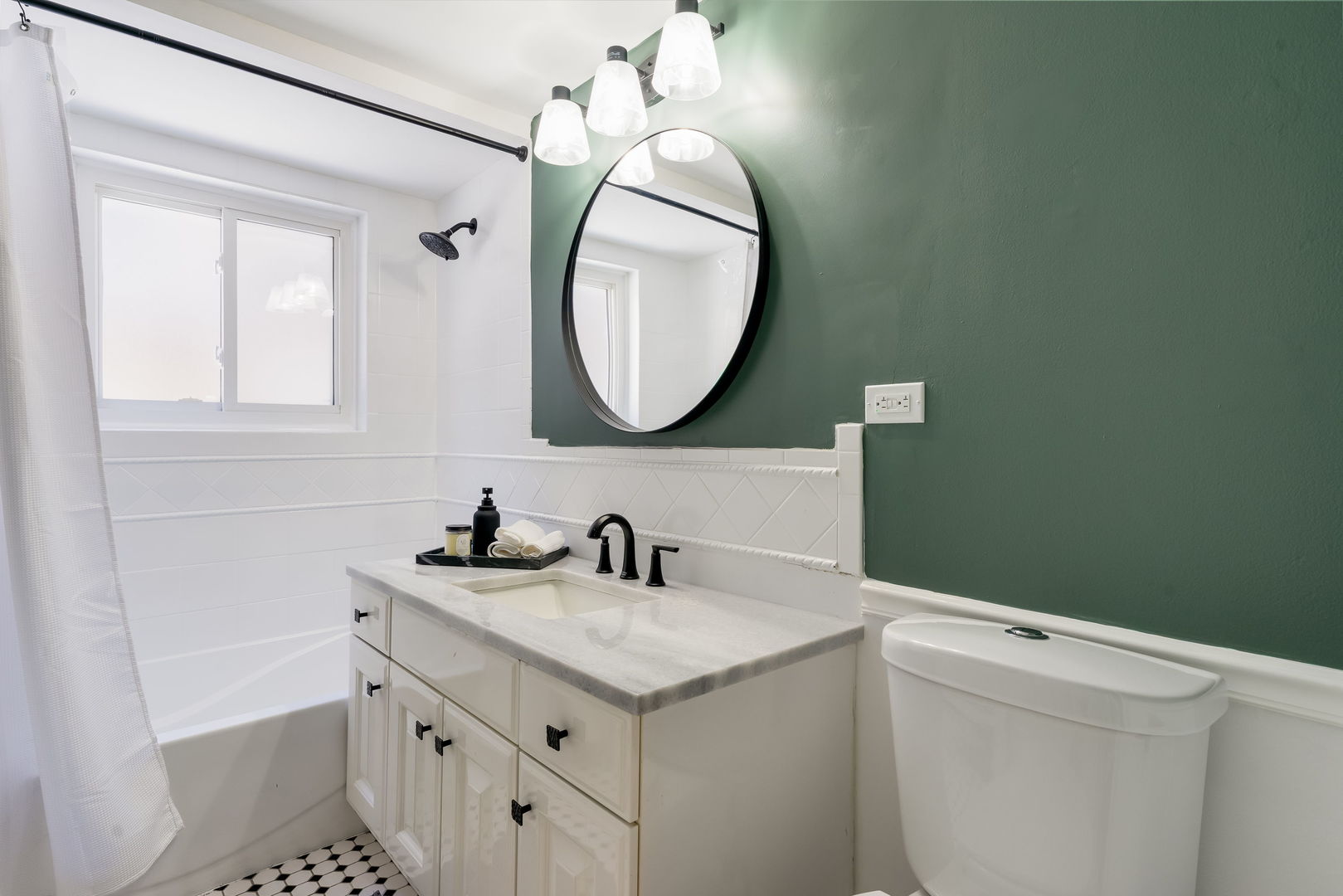 5543 W Higgins Avenue Unit: 1