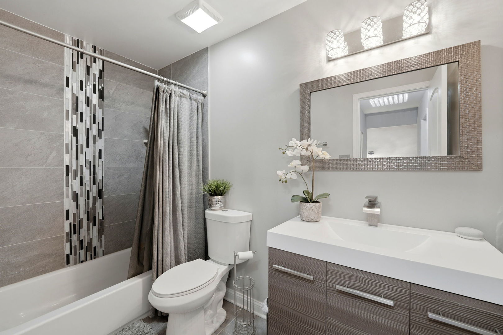 22931 Ridgeway Avenue