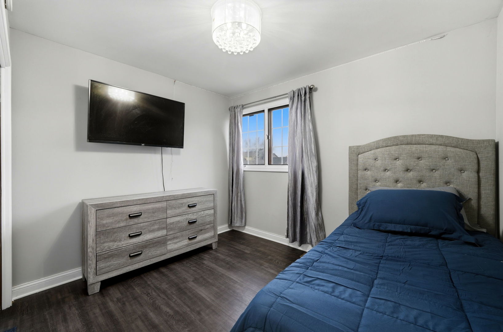 22931 Ridgeway Avenue