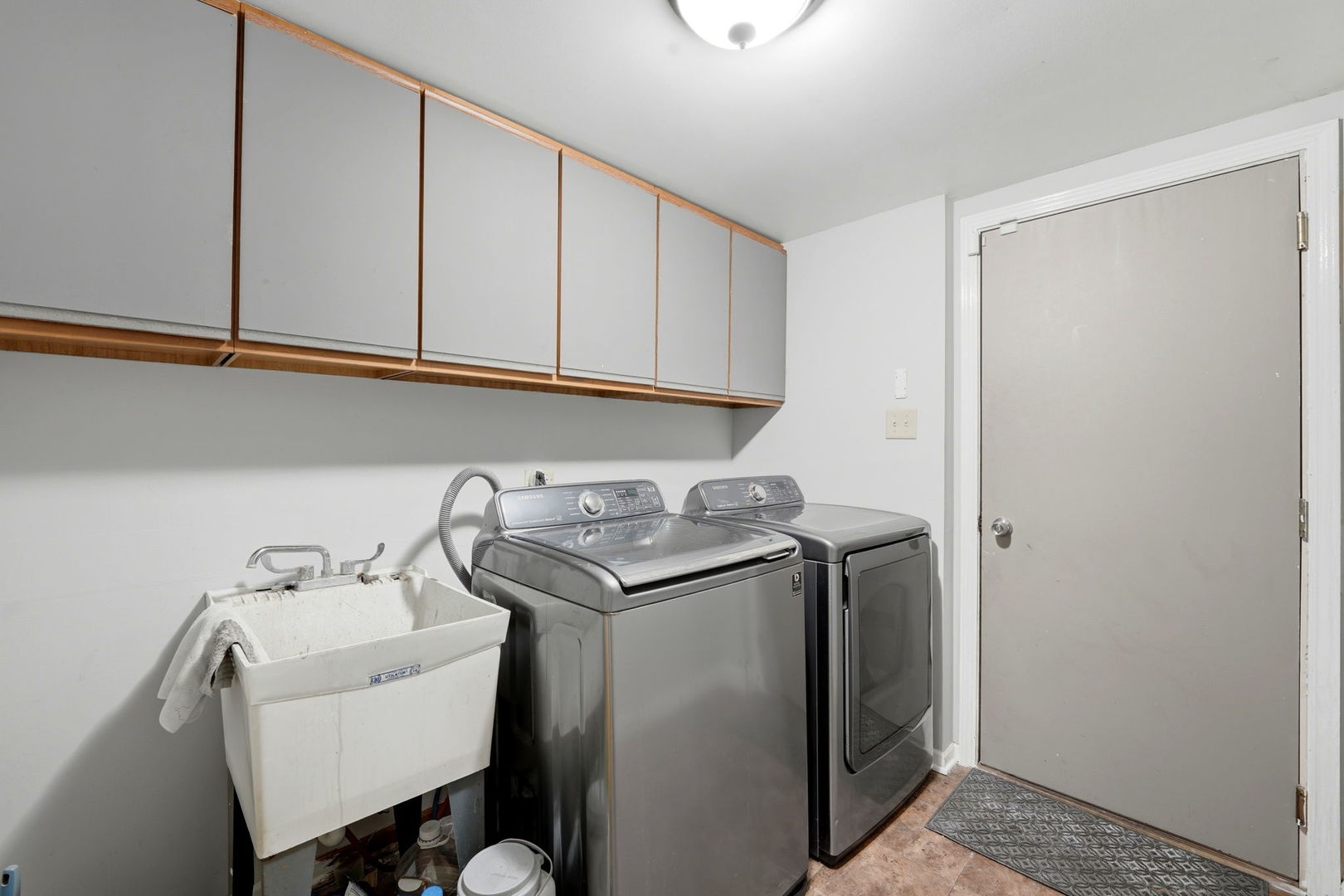 22931 Ridgeway Avenue