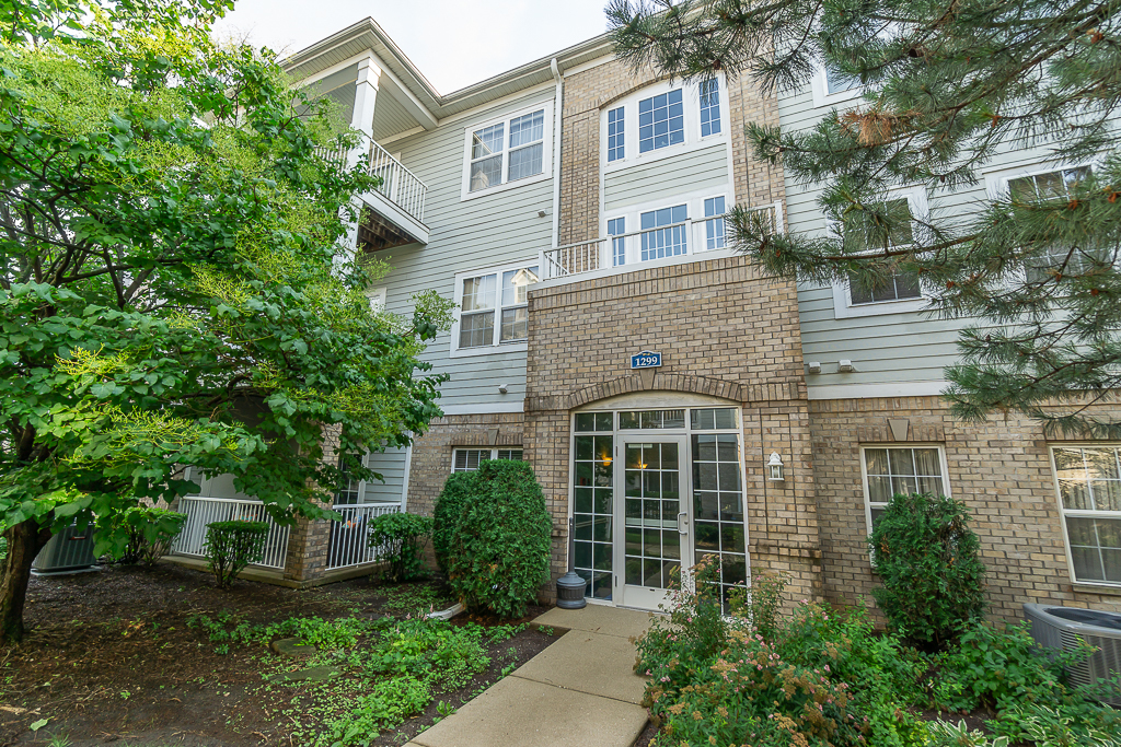 1299 W Lake Street Unit: 302