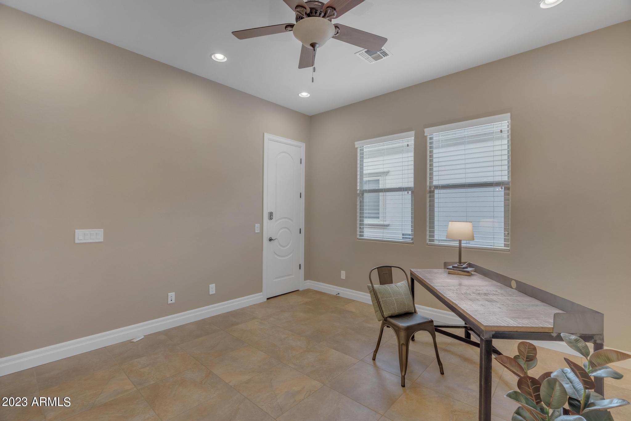 298 E LADDOOS Avenue