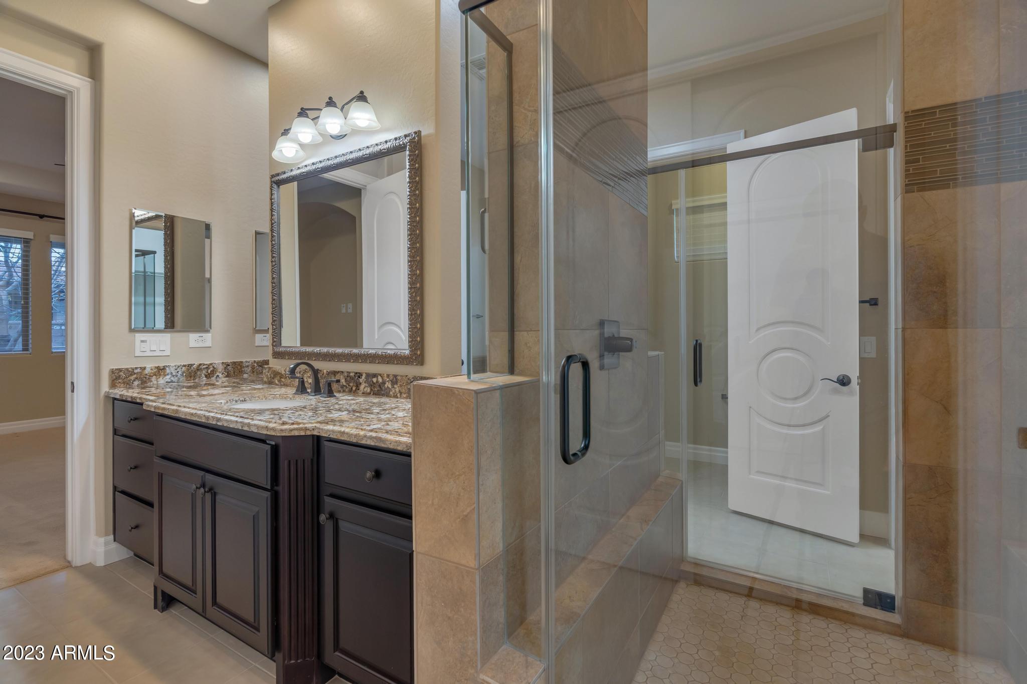 298 E LADDOOS Avenue