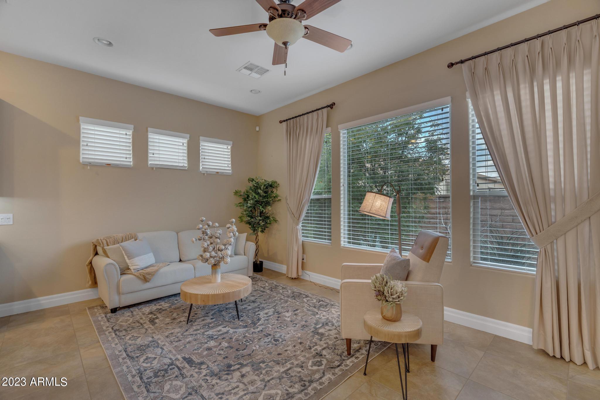 298 E LADDOOS Avenue